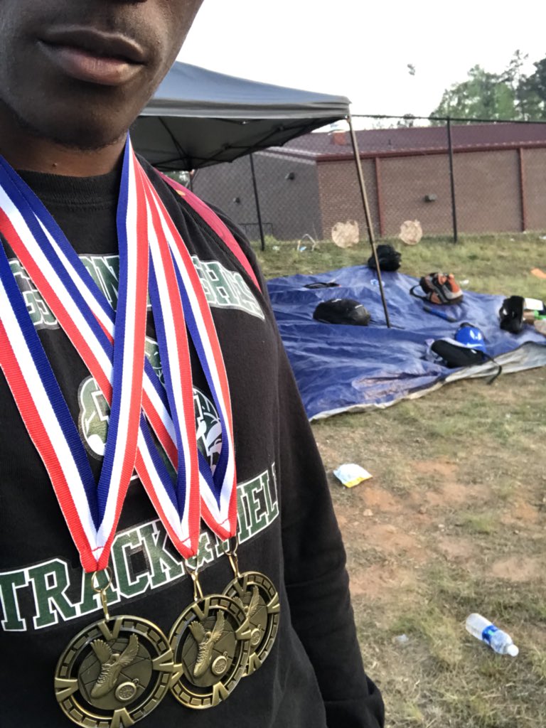 _royalston's tweet photo. 1st in the 100M✅

1st in the 200M✅

3rd in the 4x100M✅

School Record✅

#RegionMeet

@LHughesNews 
@RecruitLangston 
@mahone_derrick 
@CoachD_Dean https://t.co/aPRJTlmmQf