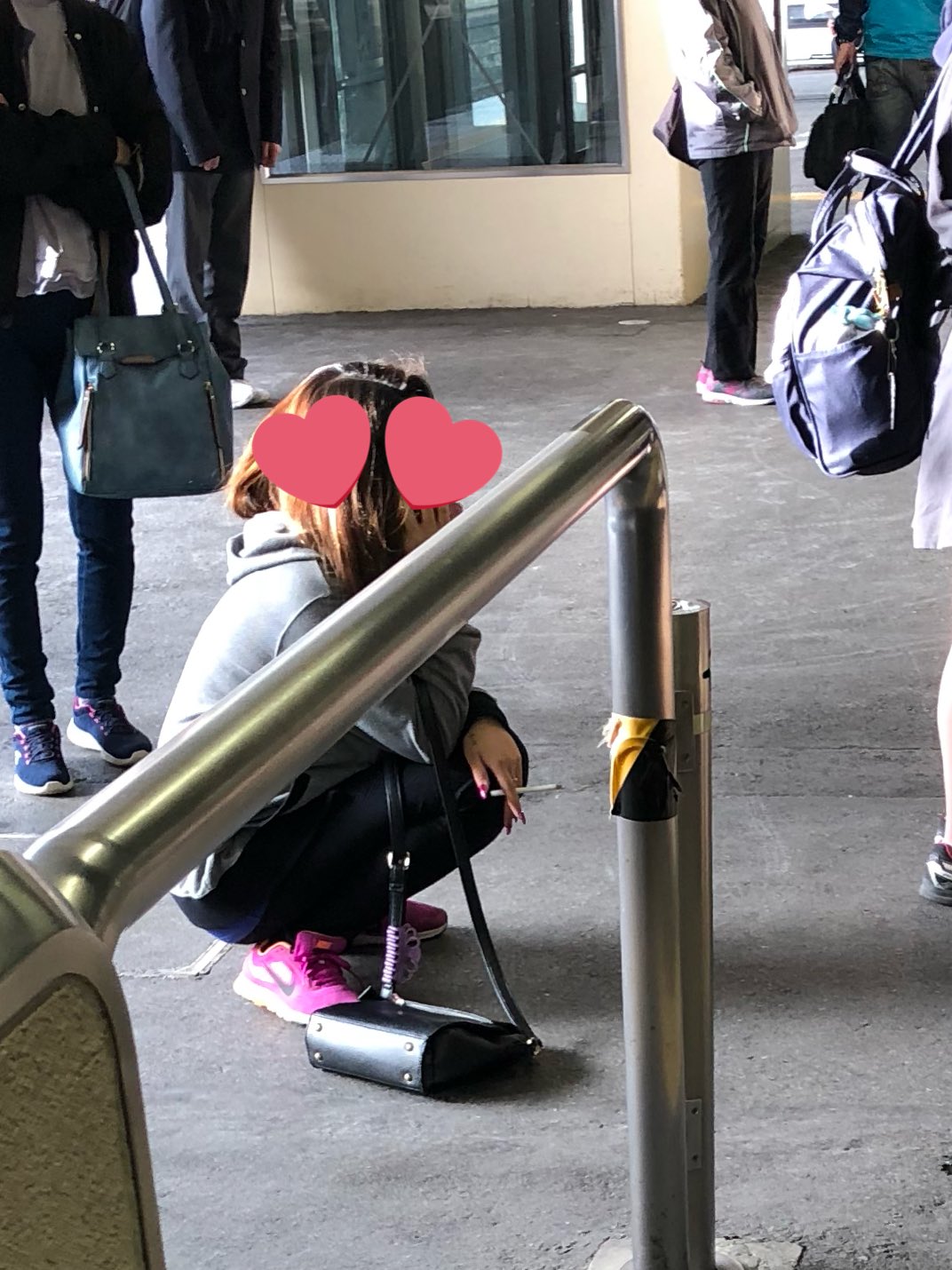 脱糞女 