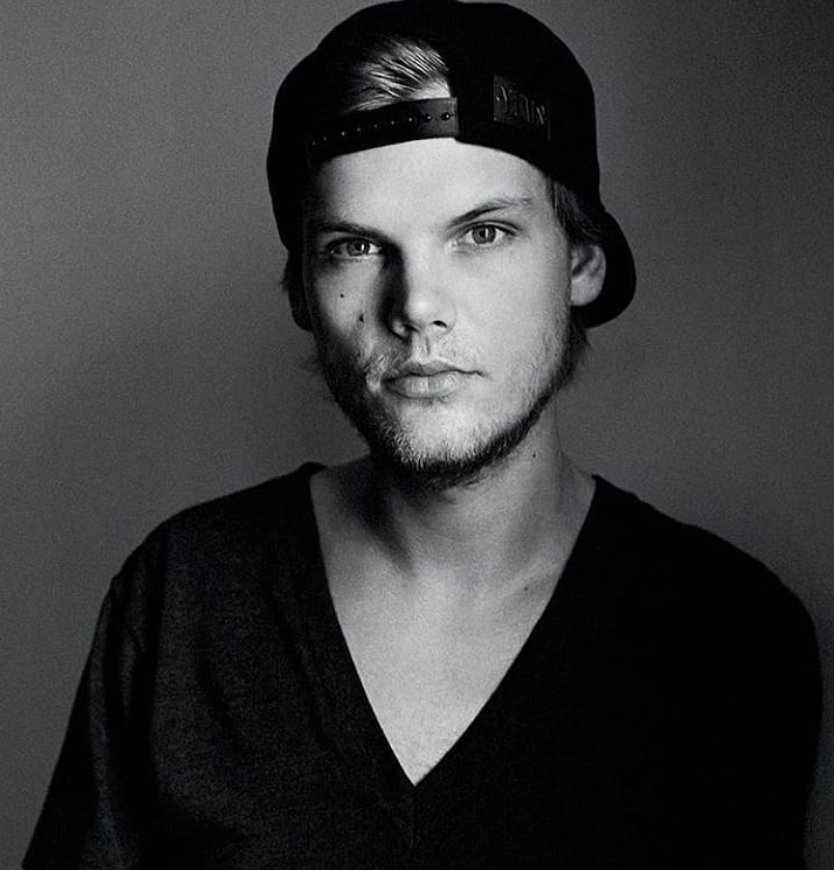 pauloakenfold's tweet image. Just woke to the awful news. I am deeply saddened by the loss of a great DJ and Producer. You will be missed @Avicii . Rest In Peace. ❤️