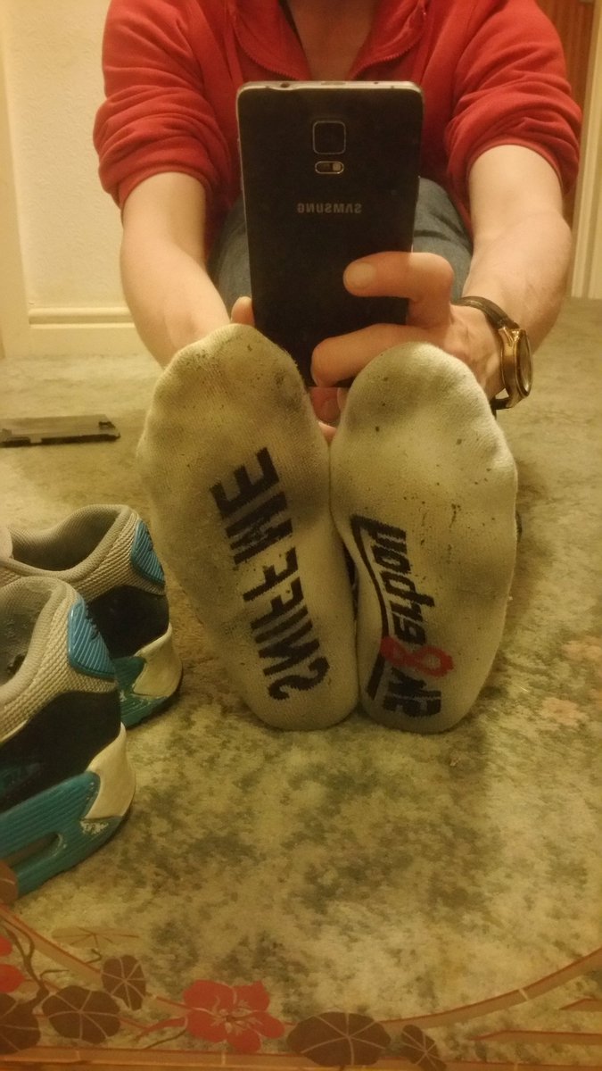StinkyMaleSocks's tweet photo. Day 9 #3WeeksStraightSocks, another shift at work, in roasting hot conditions, work boots would have been sweat box hell for my poor socks (or is that heaven?) 😈 evening in Air Max, smelling ripe now! You know you want to sniff, right lads? DM me for chat 😜 #sockstink 😈😷👃💦 https://t.co/w9yl5EZY6X