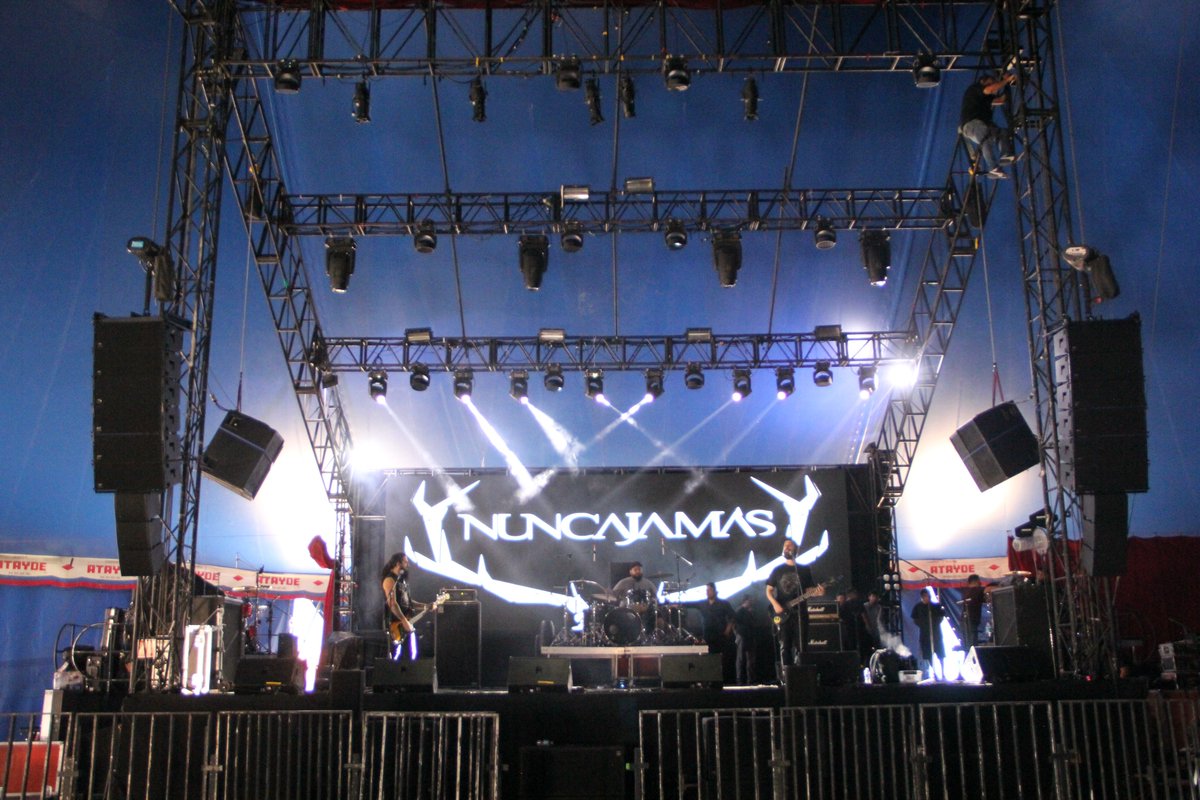 phetomajadero's tweet photo. Hoy @NuncaJamasBand en la @CarpaAstrosMx #MexiFest https://t.co/oBy3aYDUds