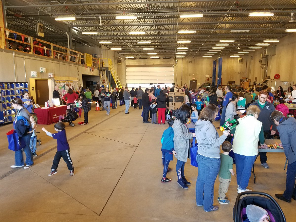 TweetFTStreet's tweet image. We're celebrating Earth Day @VernonHills Park Maintenance Facility! Come test your #LightQ! #ComEducateYourself #LEDucation #TweetFromTheStreet