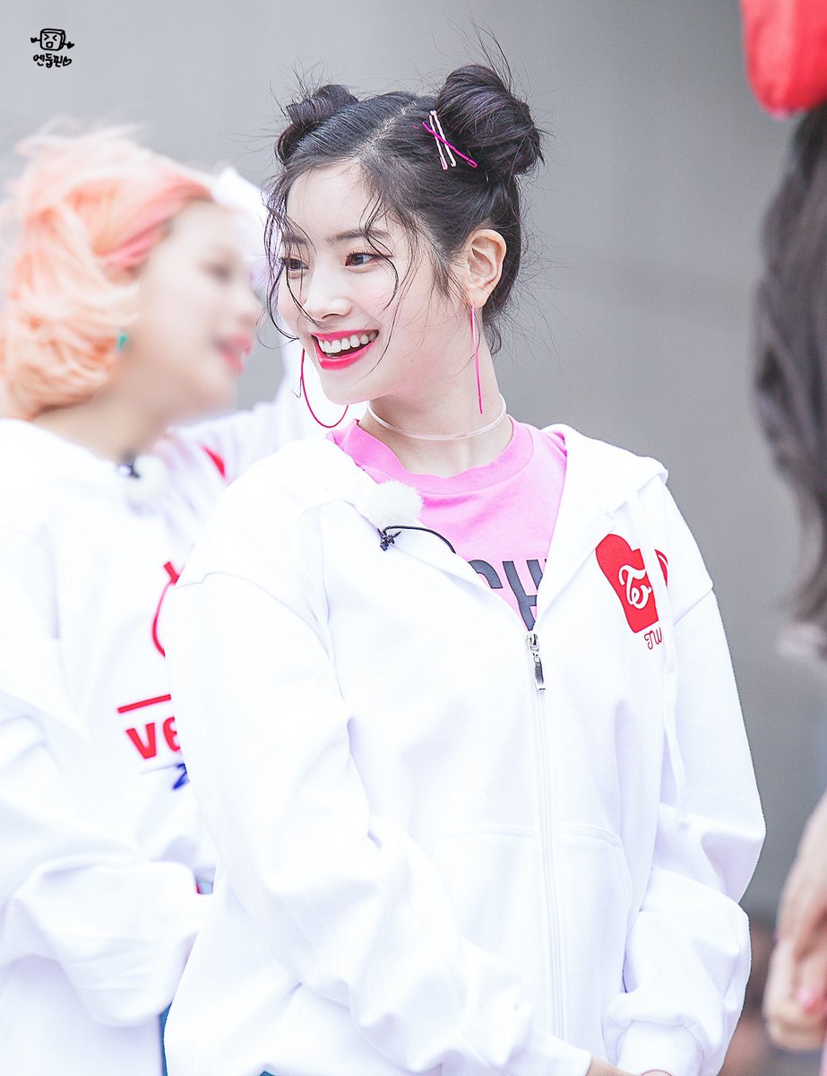 twicegfedits's tweet photo. new dahyun loop acc !! pls rt to help with the acc :) 
#다현 #트와이스 #DAHYUN #TWICE https://t.co/oExmPYqeOl