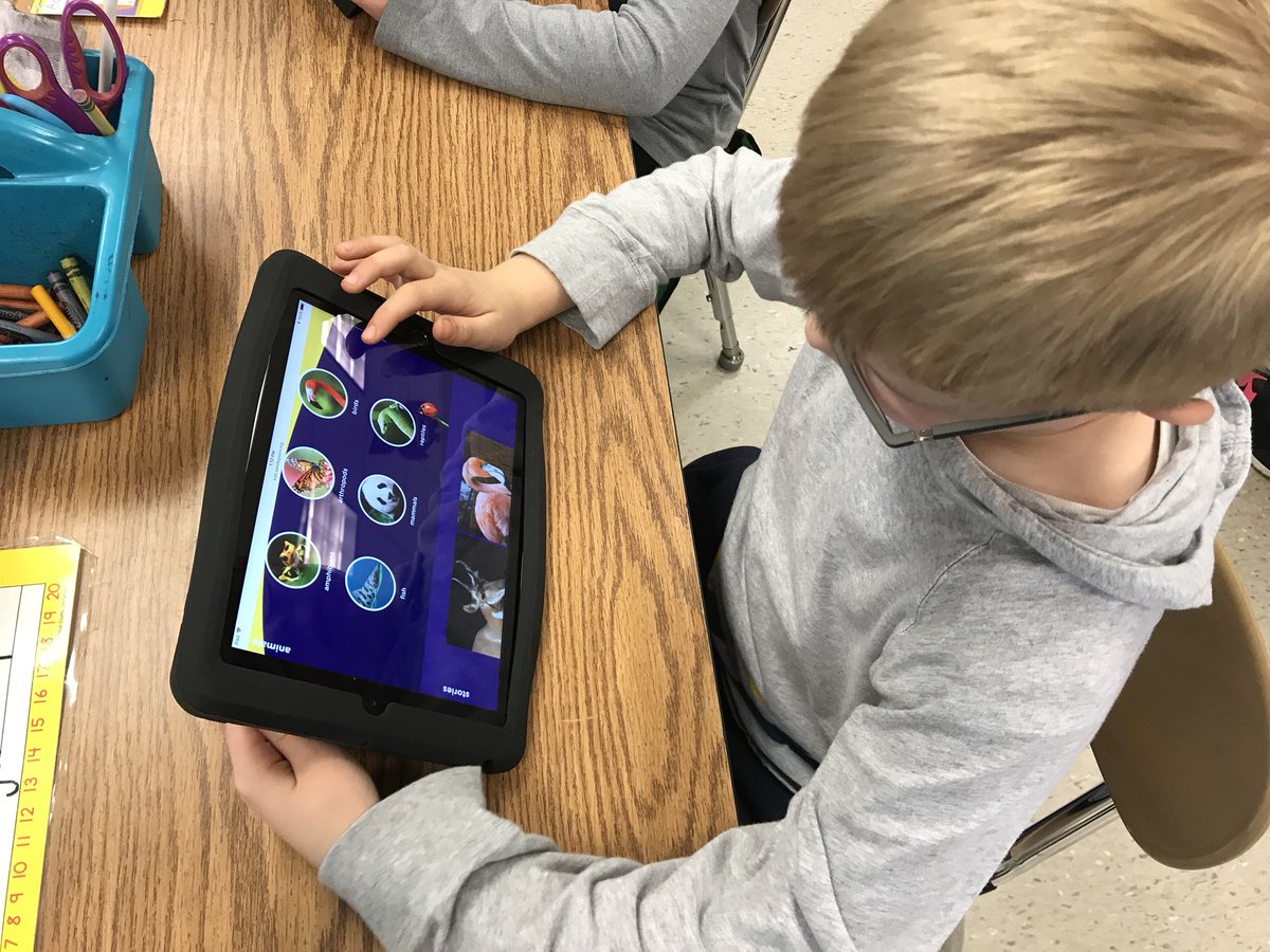 laurmathieu22's tweet photo. First graders learning how to safely explore the web! We watched a video on internet safety and then explored the @sandiegozoo website! @CommonSense @CommonSenseEd @DASD_Schools @DASD_BC #DASDPride https://t.co/TxDmQ5vlXN