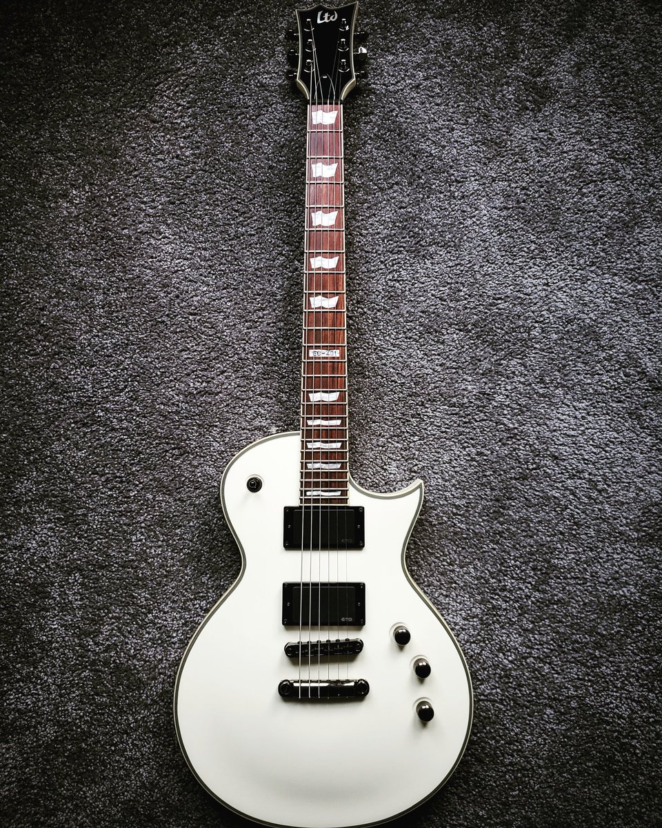 slowlydiscarded's tweet photo. Got myself my first new electric guitar in 10 years today. This thing is beautiful. #ESP #LTD #Guitar #EC401 https://t.co/Kqs97xtG8M