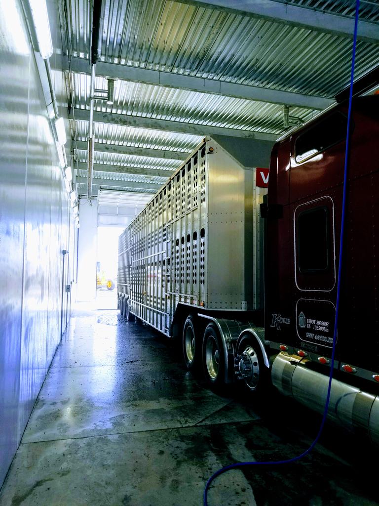 WestcoLtd's tweet image. First truck in the wash!! #designbuild #truckwash #cleanmachine #precast