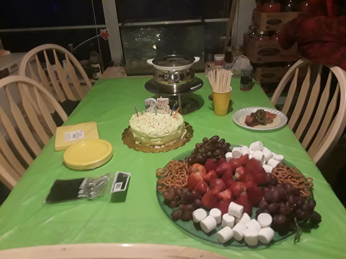 LarnellFox's tweet photo. Birthday cake https://t.co/gKkqAWbbzg