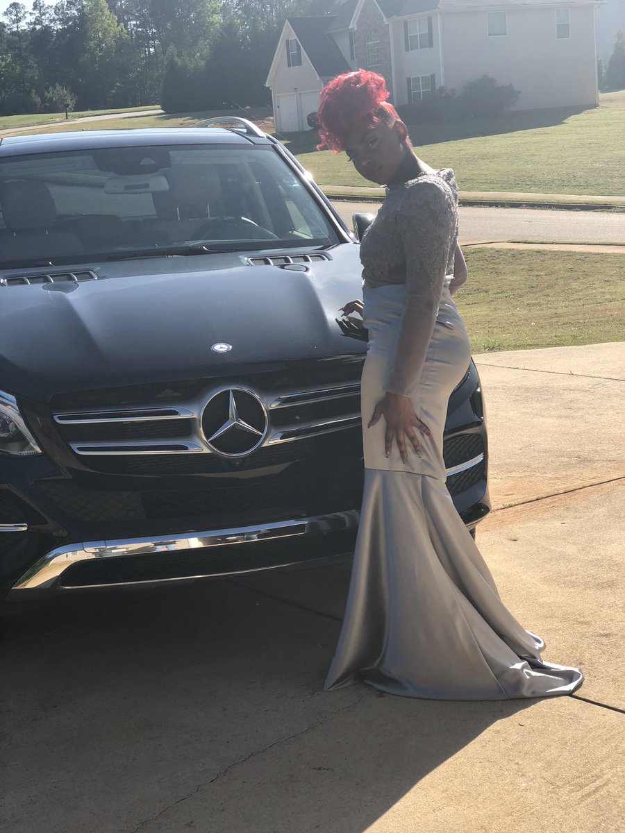 kaylamozay's tweet photo. Prom2k18 ❤️🤩. #passtheDUTCH #thegreatslay #driptown https://t.co/u2pLZ3ukrC