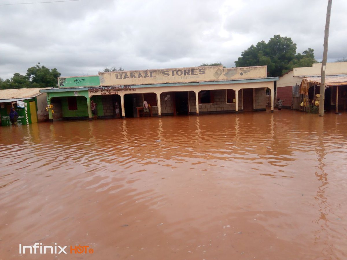 Sirmaalim1's tweet photo. Situation in Buna town, Wajir county, after the seasonal river broke its banks. Several families displaced and there is high risk of waterborne diseases. @KenyaRedCross @WajirCountyKE @Abdulkabreta @CODKABULSHADA @RagowG @NDMA_Kenya https://t.co/tEehIZ8Y1W
