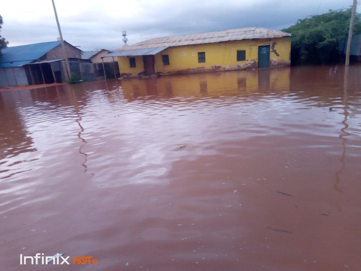 Sirmaalim1's tweet photo. Situation in Buna town, Wajir county, after the seasonal river broke its banks. Several families displaced and there is high risk of waterborne diseases. @KenyaRedCross @WajirCountyKE @Abdulkabreta @CODKABULSHADA @RagowG @NDMA_Kenya https://t.co/tEehIZ8Y1W