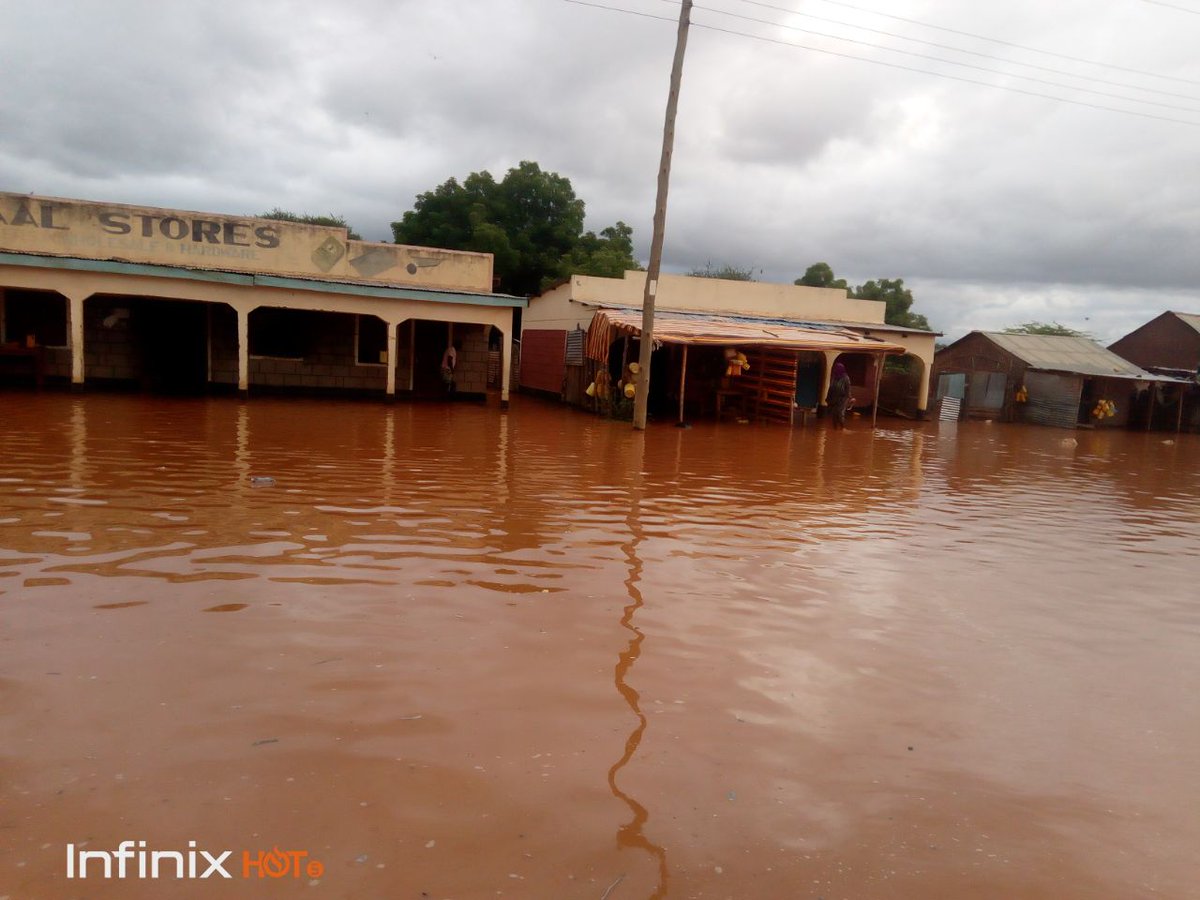 Sirmaalim1's tweet photo. Situation in Buna town, Wajir county, after the seasonal river broke its banks. Several families displaced and there is high risk of waterborne diseases. @KenyaRedCross @WajirCountyKE @Abdulkabreta @CODKABULSHADA @RagowG @NDMA_Kenya https://t.co/tEehIZ8Y1W
