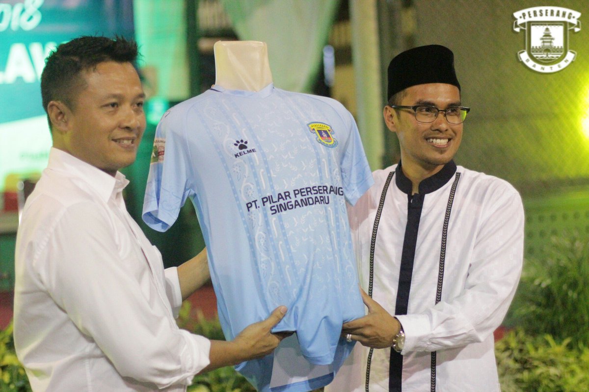 Perserang1958's tweet photo. Membeli jersey original, anda trmsk bgian dlm memajukn &amp; mnghidupi Perserang. Membeli jersey bajakn sma dgn membunuh Perserang -Pilar Saga- https://t.co/PigdrhejGL
