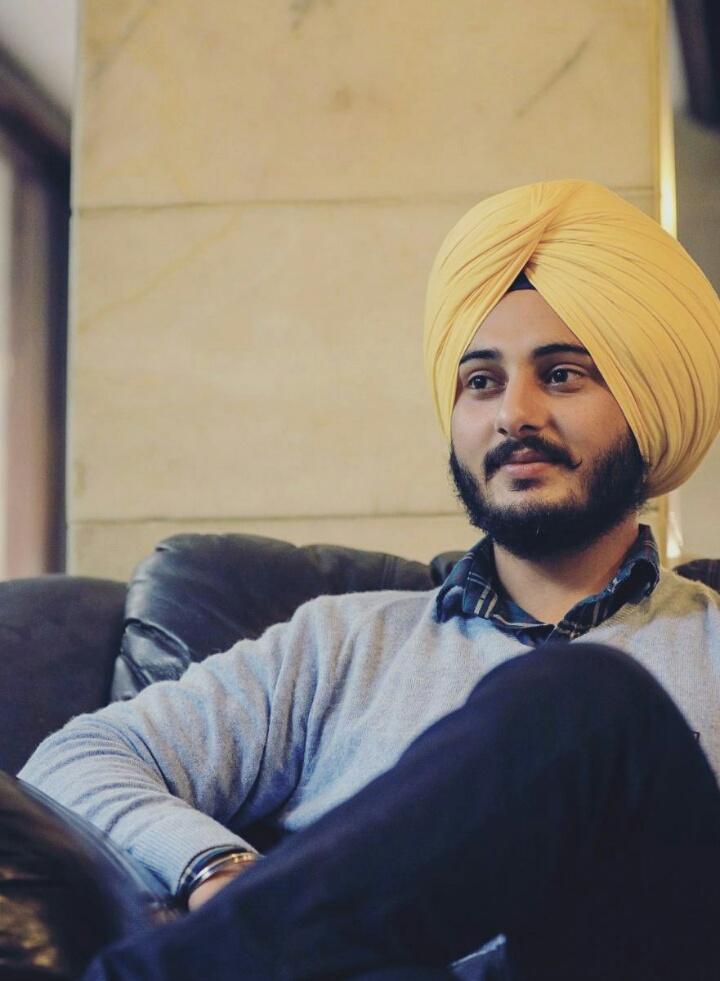 maninderog's tweet photo. ਮੋਜ ਅਾਪਣੀ ਚ ਬਣਕੇ 👌 #NWAB ਰਹਿਨੇ ਅਾ , ਜਿੰਦਗੀ ਦਾ ਪੂਰਾ ਹੀ #SWAD ਲੈਨੇ ਅਾ ...!! https://t.co/VppfjzG07N