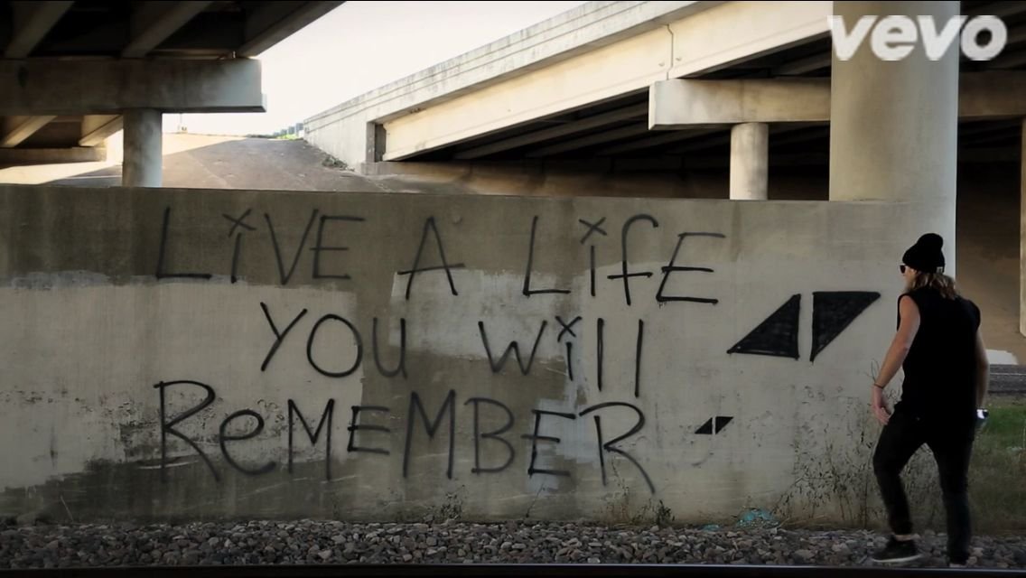 ltissunshine's tweet photo. El dijo: "Un día dejaras este mundo atrás. Así que vive una vida que recordaras."
-Avicii. https://t.co/QbOukv3KXt