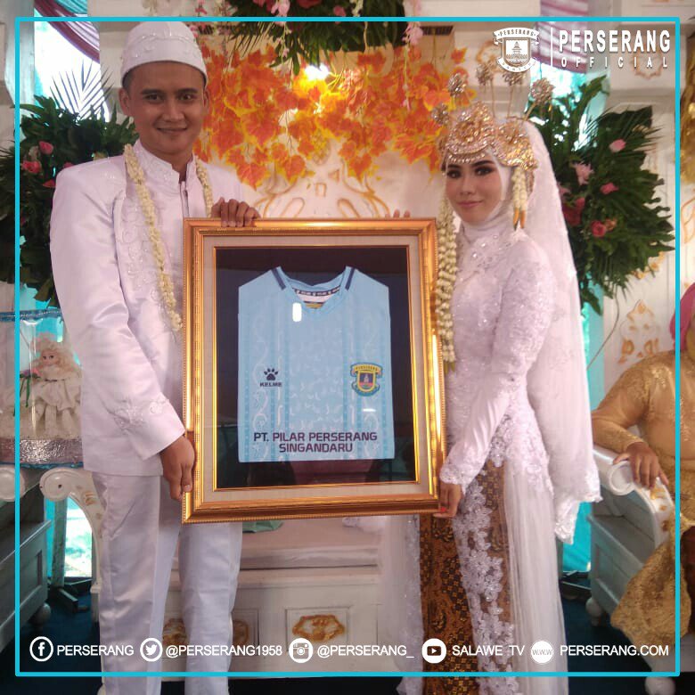 Perserang1958's tweet photo. Selamat menempuh hidup baru Afrian &amp; Enong, Semoga menjadi keluarga yang SaMaWa 🙏

#Perserang
#HappyWedding
#PerserangMenyatukanKalian https://t.co/wkq439TVc1
