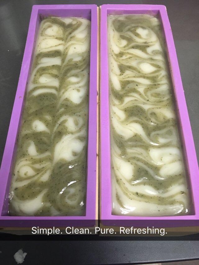 sleepingladysc's tweet photo. New peppermint soap! ๐ฟ
Strictly plant based: Coconut oil, avocado oil, nettle leaves, cocoa powder and peppermint essential oil. ๐ฑ
.
#coldprocesssoap #soap #soapmaking #peppermint #annassoaps https://t.co/jOuZp2f3by