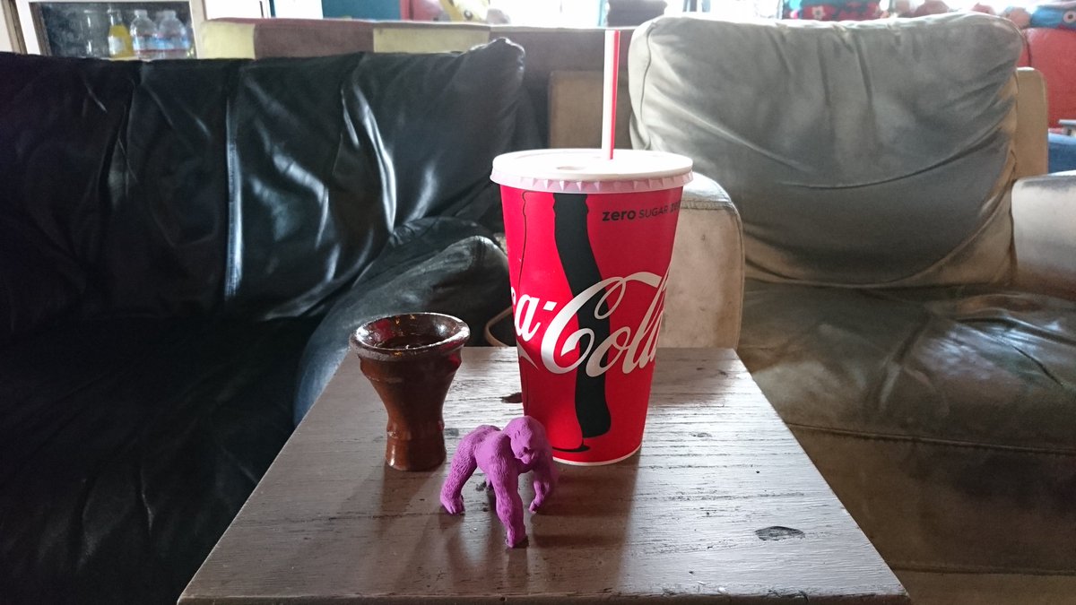 昔セブンイレブンでドリンクやコーンアイスやっていた時、このくらいのリットルサイズでした。 あと、それわかる人40才越えてます。エリマキトカゲコイン がもらえました。