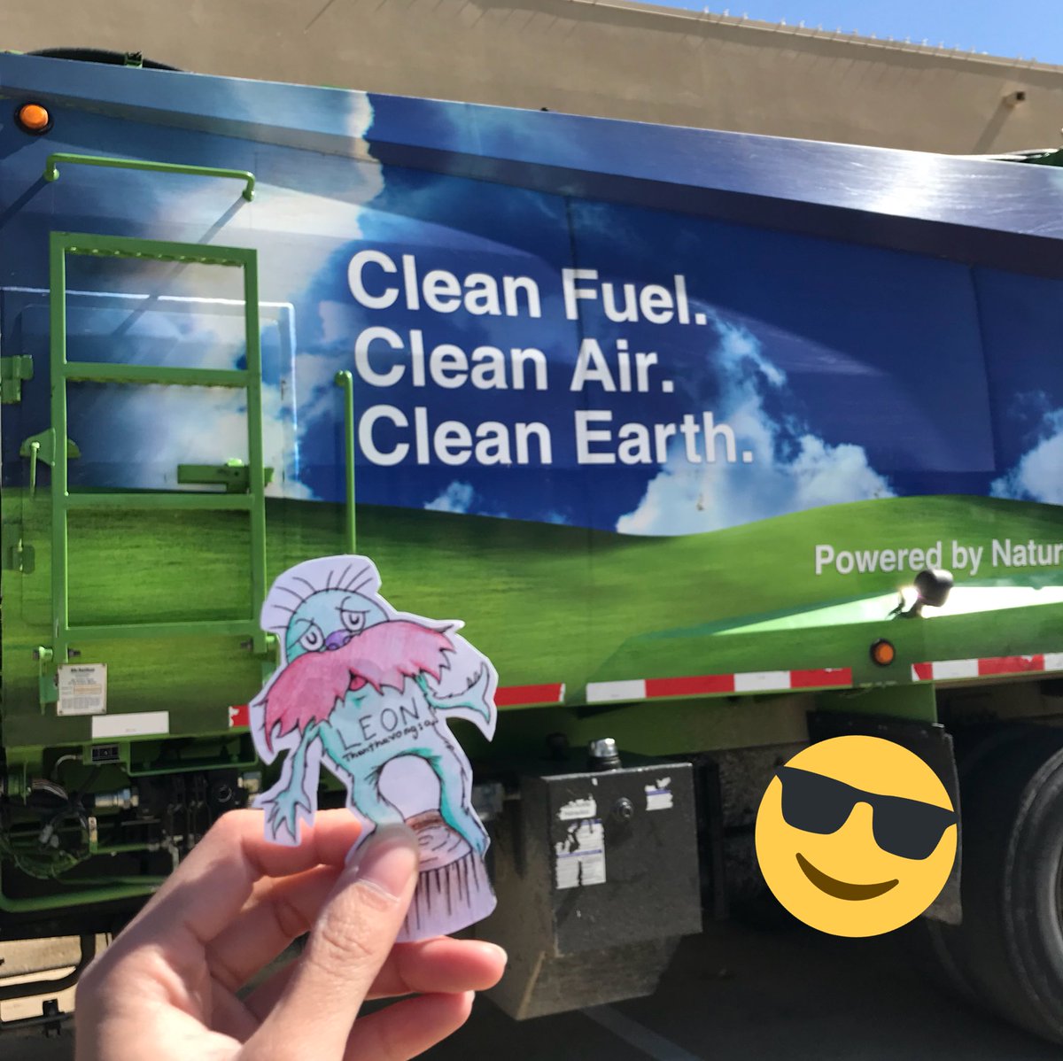 ravleoli_'s tweet photo. lo’s hella happy that this vehicle runs on renewable energy sources, reducing the cox emissions that go into our atmosphere, ultimately saving us from perpetual bronchitis 😤 @JamieNWiser #APESWiser https://t.co/sQbDC55AtH