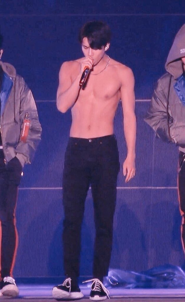 eden_itsss's tweet photo. 내 폰에는 다른 애들은 멋있는거 많은데 둘은 왜 이런거만 있는지 모르겠다 https://t.co/i7Uk6qKItZ
