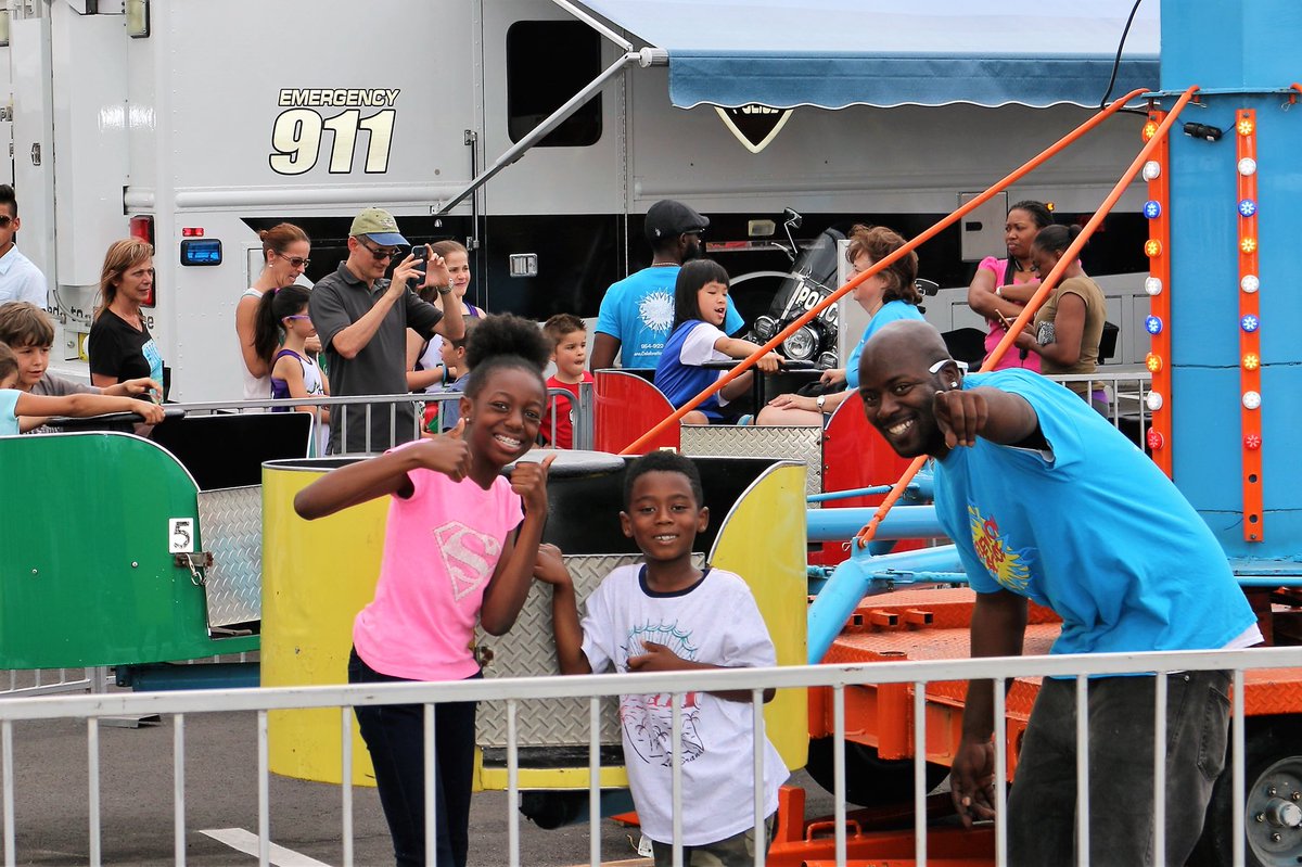 cityofppines's tweet photo. Family, friends and fun at #PinesDay next Saturday, April 28 @PPCityCenter from 12-6 PM! Don’t miss out! 😊 #PembrokePines #SouthFlorida #BrowardCounty https://t.co/PSaJF6Hw2F