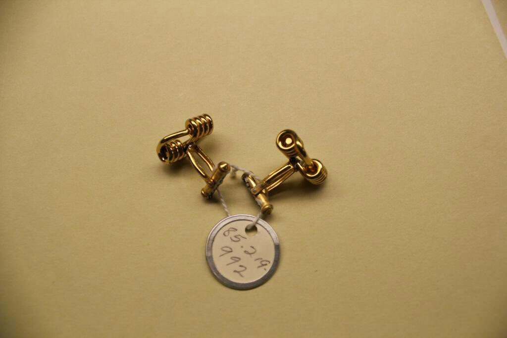 ParagonSpring's tweet image. the founder of Paragon Spring Company made these cuff links for President Truman - and was thanked for them - President Truman wore them for Christmas in the last weeks of his term - they are catalogued at The Truman Library. #history #manufacturing #steel #jobs #chicago