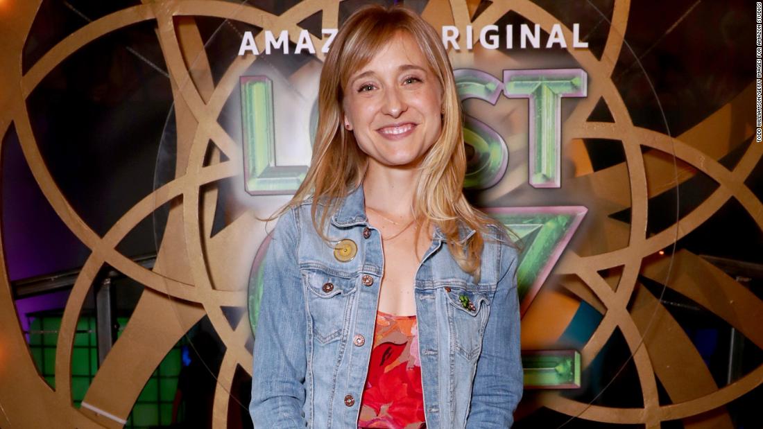 'Smallville' actress Allison Mack arrested for alleged role in sex trafficking case cnn.it/2HQuwYT