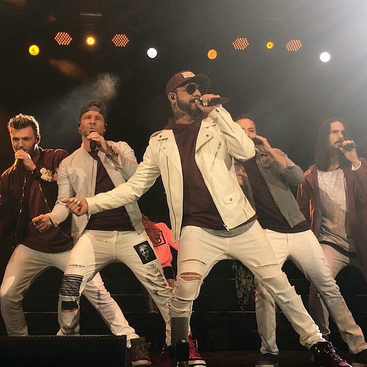 NoemiGobbi's tweet photo. @backstreetboys Time passed so fast!! Can you believe that 25 years have passed? We are still so young and beautiful!! Good Music is good to health!! Happy Aniversary for us!! #BSB25 #BackstreetBoys #largerthanlife #BSBinDubai 
Picture #23👇🏾 https://t.co/Jq4I3IZ87j