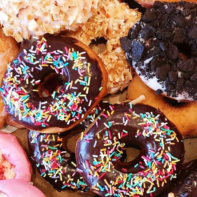 Starting the weekend right with these delish doughnuts🍩 from @holyshotnz at 4/18 Hurstmere Road. Wash it all down with their amazing coffee☕ #ilovetakapuna