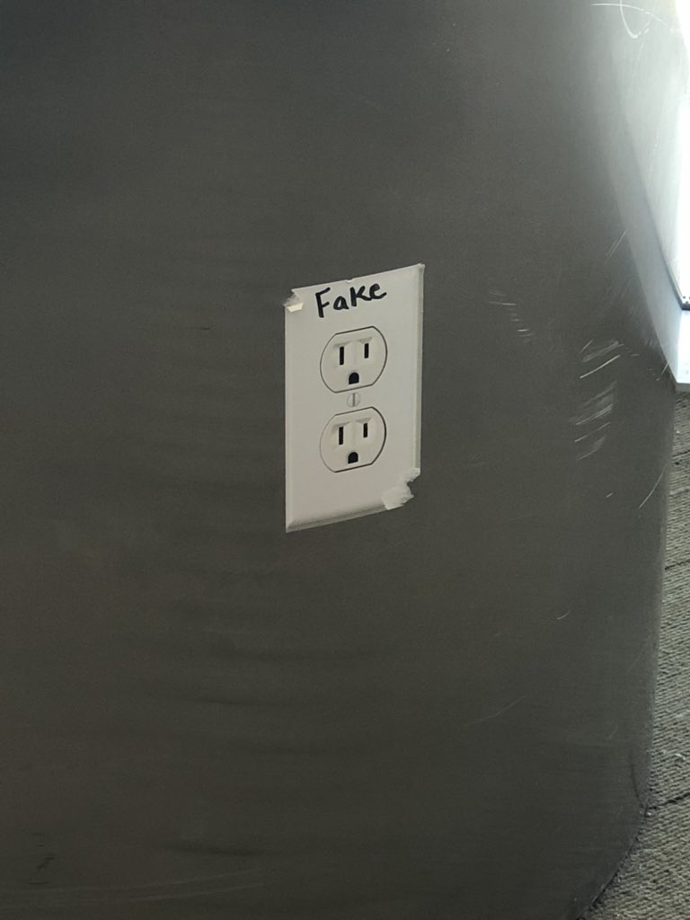 digimankev's tweet photo. Came across this when looking for a quick charge in San Jose.  Innovation continues in Silicon Valley with the first #friendlycarbonfootprint electrical plug. https://t.co/MYWVRmsmdP