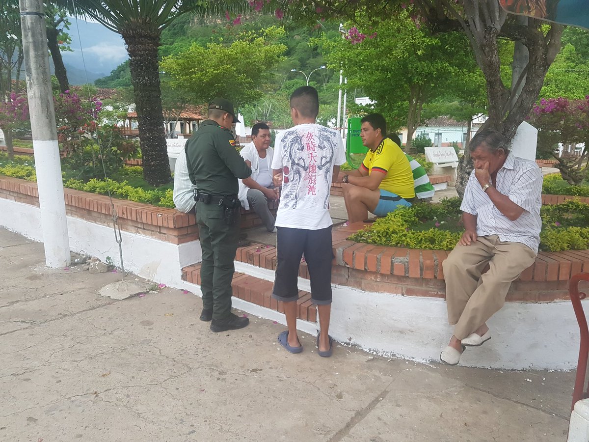 guille0123's tweet photo. En el corregimiento la fuente se realizó la socialización de las diferentes rutas de atención a las mujeres víctimas de la violencia 
@PoliciaStander 
#noalaviolenciacontralamujer https://t.co/cYDbkKas0S