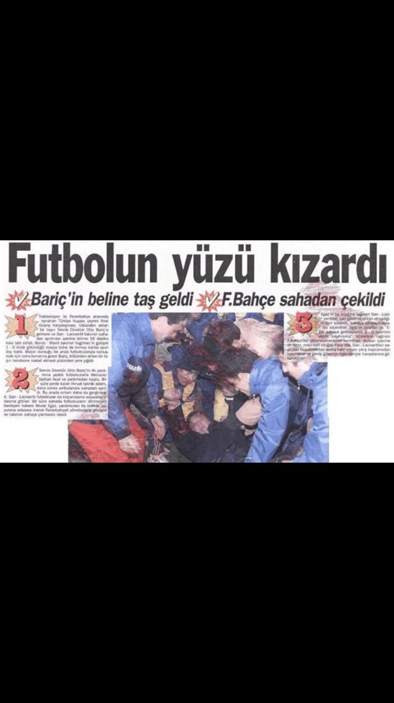 EymenMusluoglu's tweet photo. @ELPatronZeljko Delikanlılığınızı sevsinler sizin. Galatasaray maçı diye üzerinize bir şeyler yağdıkça tahrik etmek için şova döktüğünüz anlar onlar. Sizin de teknik direktörünüzün başına buna benzer bir şey geldiğinde sizin de yaptığınız şey sahadan çekilmekti ulan geçmişinizi de bilmiyorsunuz https://t.co/nfVE7sKJQo