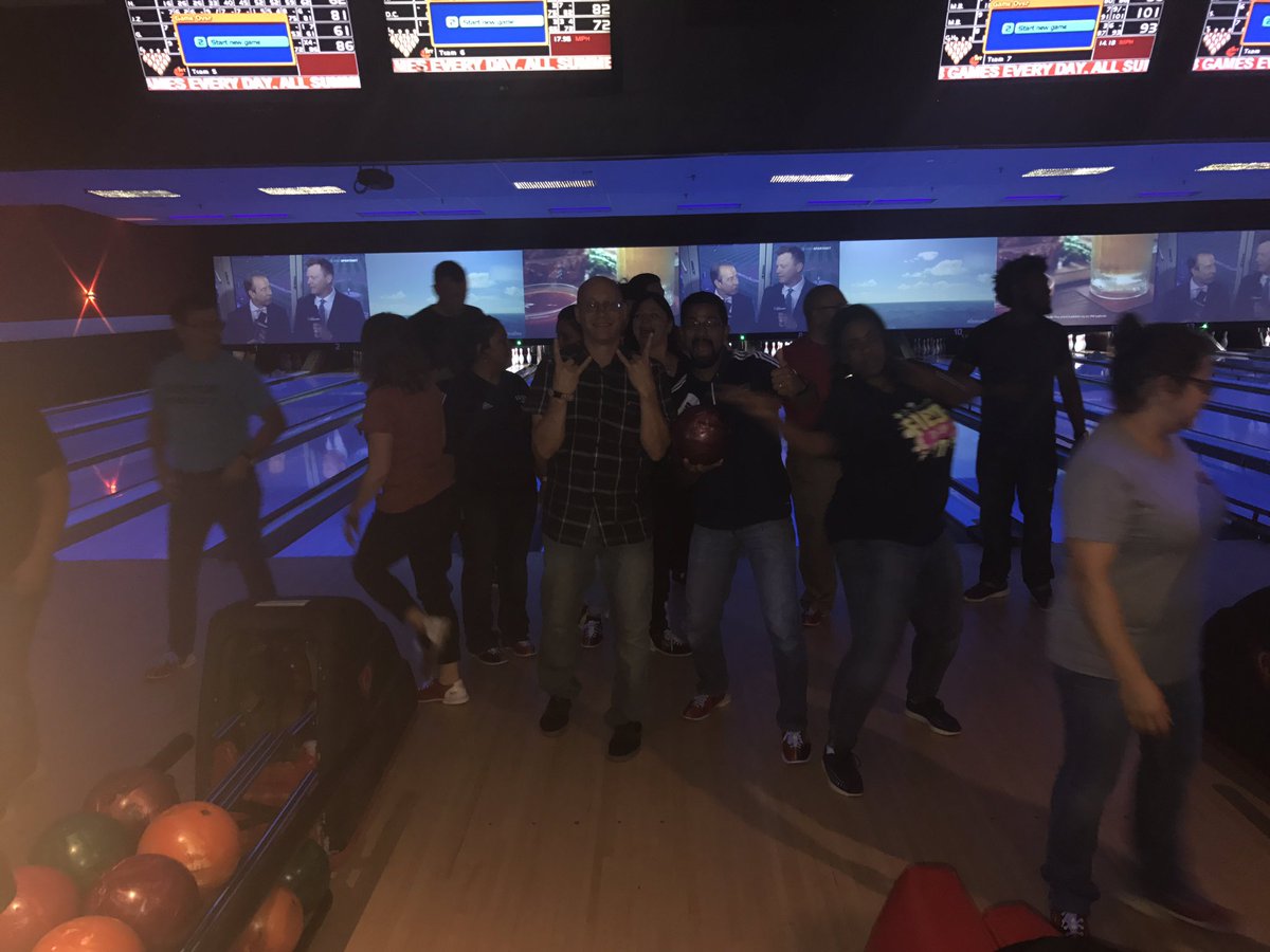 NoeGalindo2017's tweet photo. Liestman's 1st annual bowlarama! #workinghardathavingfun https://t.co/HipoEE3aa5