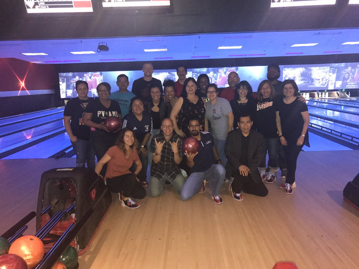 NoeGalindo2017's tweet photo. Liestman's 1st annual bowlarama! #workinghardathavingfun https://t.co/HipoEE3aa5