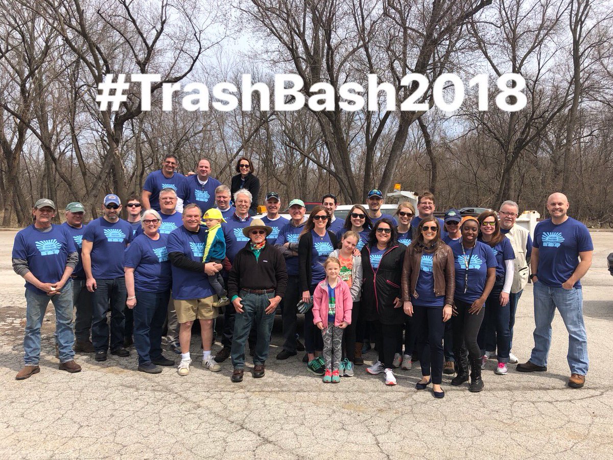 DesMoinesGov's tweet photo. Prospect Park #trashbash2018 team ! @DesMoinesParks https://t.co/faVBR7iN45