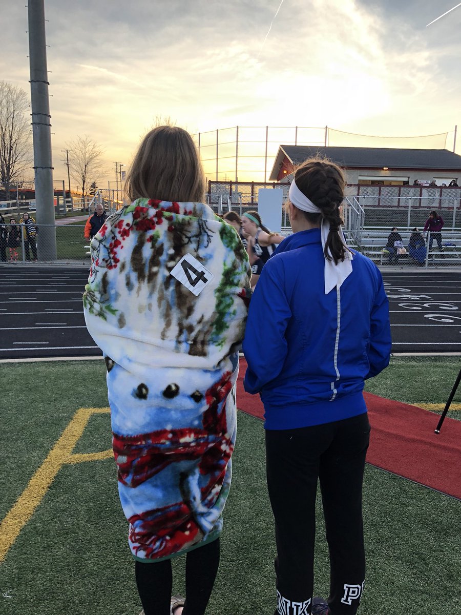 _StickerMonster's tweet image. First #stickerwars assault of the outdoor season- all coaches now ✅
