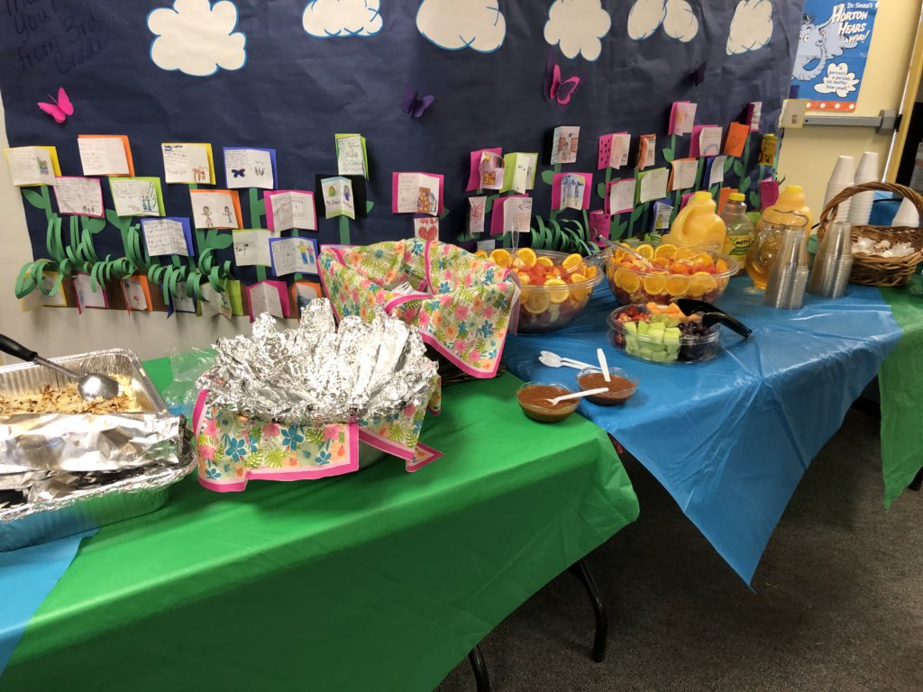 MLopez_TISD's tweet photo. A huge thank you and lots of 💜 to our Hueco parent volunteers at this morning’s Volunteer Appreciation Breakfast!#TeamSISD https://t.co/TMA3QKduin