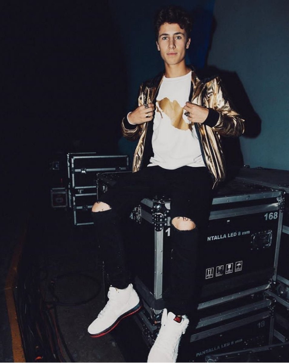 FabiSalas5's tweet photo. @ElJuanpaZurita Juanpa quiero que sepas que pase lo que pase estaremos a tu lado aunque sea al otro lado de la pantalla apoyadonte acompañarte en cada aventura Gracias a ti por ser tan tierno y humilde e inspirarmos motivarnos a ser mejor cada dia @ElJuanpaZurita

#ZuricatasTodaLaVidaBrou🤘❤ https://t.co/94uZAtlse4
