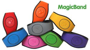 Lizzie_Moz's tweet photo. The first picture shows what the tickets looked like in 2013.  Now, magic bands have become popular. #Disney2013vsDisney2018 #Disneyticketsincrease #658create https://t.co/Av0YzSIHf3