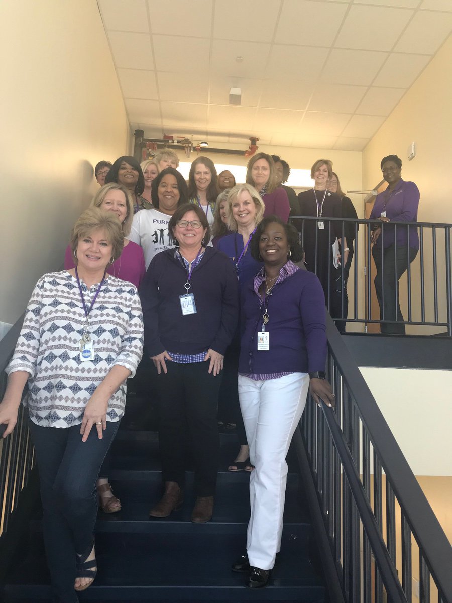 @RichlandTwo Purple Up for our military families!  #smilingfaces #compassionatehearts @dodeagrants