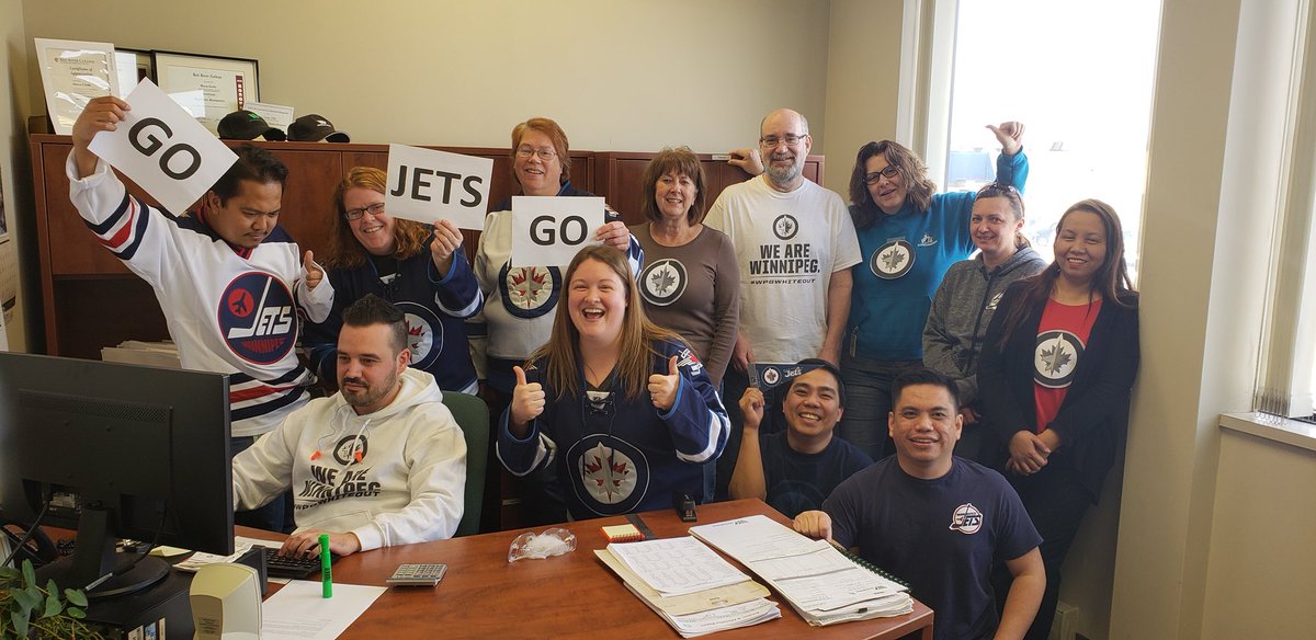 WpgKelly19's tweet photo. When your boss won’t let you leave early. #WpgWhiteOut #GoJetsGo https://t.co/2zlFVmnjOf