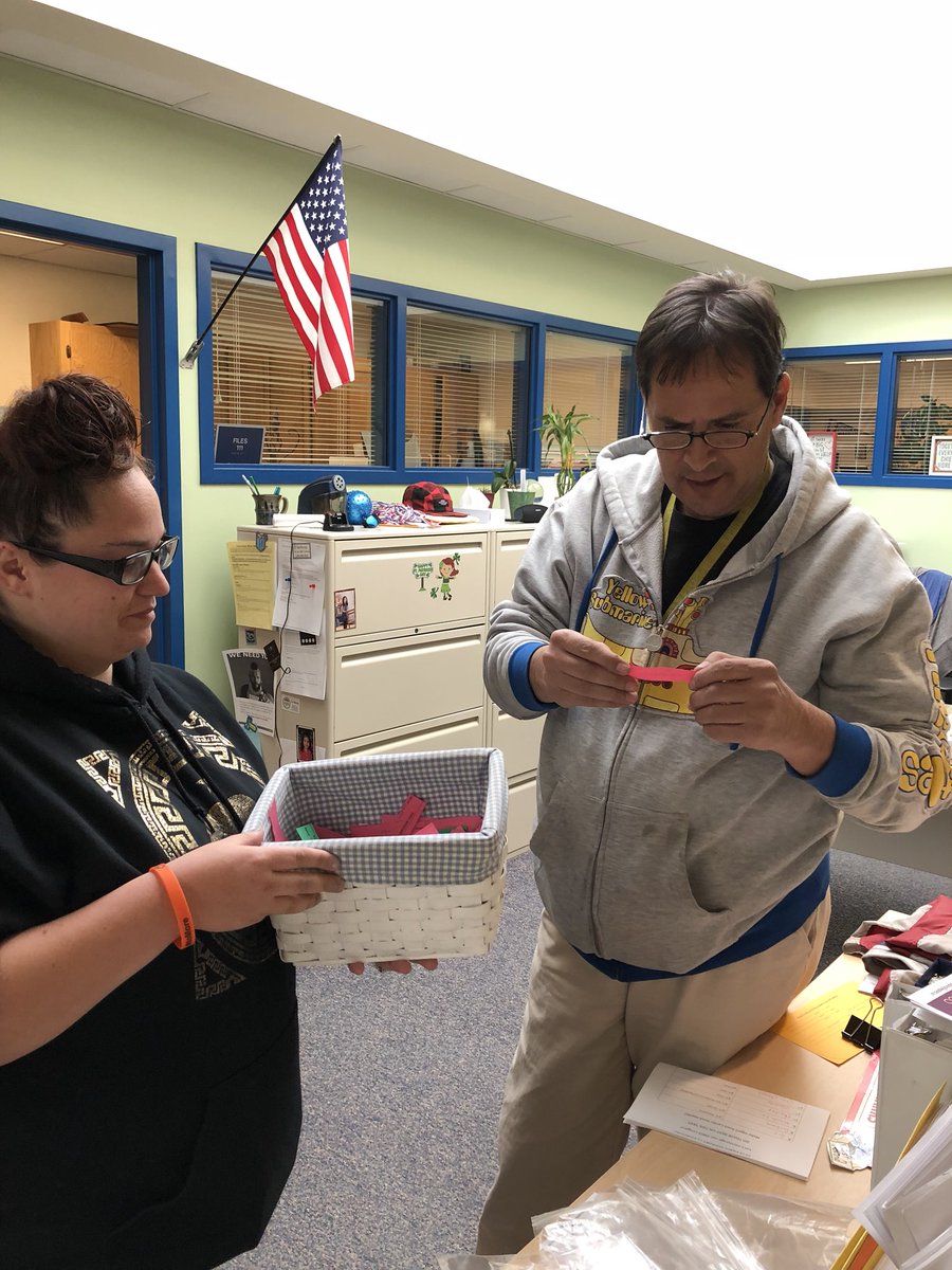 One student won a PARCC Popcorn Party for his class! Our students received attendance and effort tickets for doing their BEST on the test! A kindergarten classroom also won the popcorn party! @chris_zone4 @APSLZ4 <a href="/ABQschools/">Albuquerque Public Schools</a>