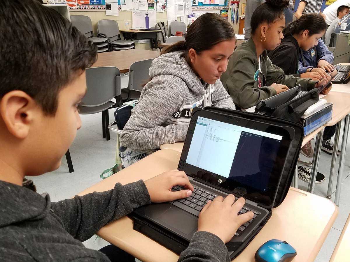 CSwithRamirez's tweet photo. Thank you prof Yu Sun &amp; Cal Poly Center for Community Engagement and @calpolypomona CS undergrads for today's Middle School Python🐍💻 club meeting! @SimonsPUSD https://t.co/ZlcGhB0PZk