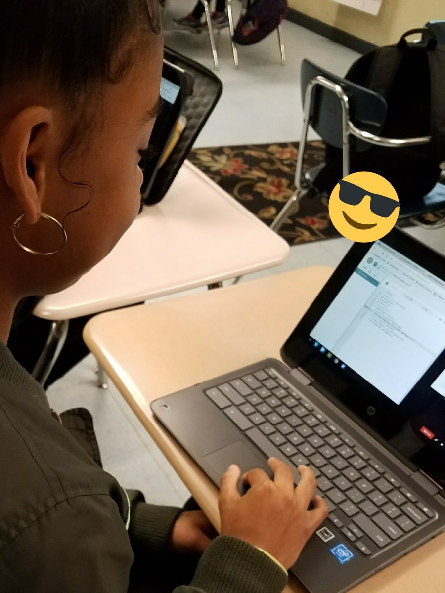 CSwithRamirez's tweet photo. Thank you prof Yu Sun &amp; Cal Poly Center for Community Engagement and @calpolypomona CS undergrads for today's Middle School Python🐍💻 club meeting! @SimonsPUSD https://t.co/ZlcGhB0PZk