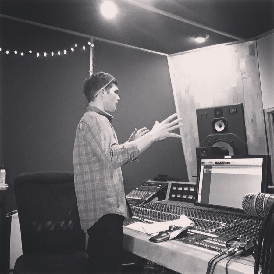 CorbetteJackson's tweet photo. Pretending to look like I know what I’m doing 
#corbettejackson #corbette #singer #artist #country #countrymusic #singersongwriter #songwriter #producing #music #american #america #US #studio #makingmusic https://t.co/8p5nZSit7S