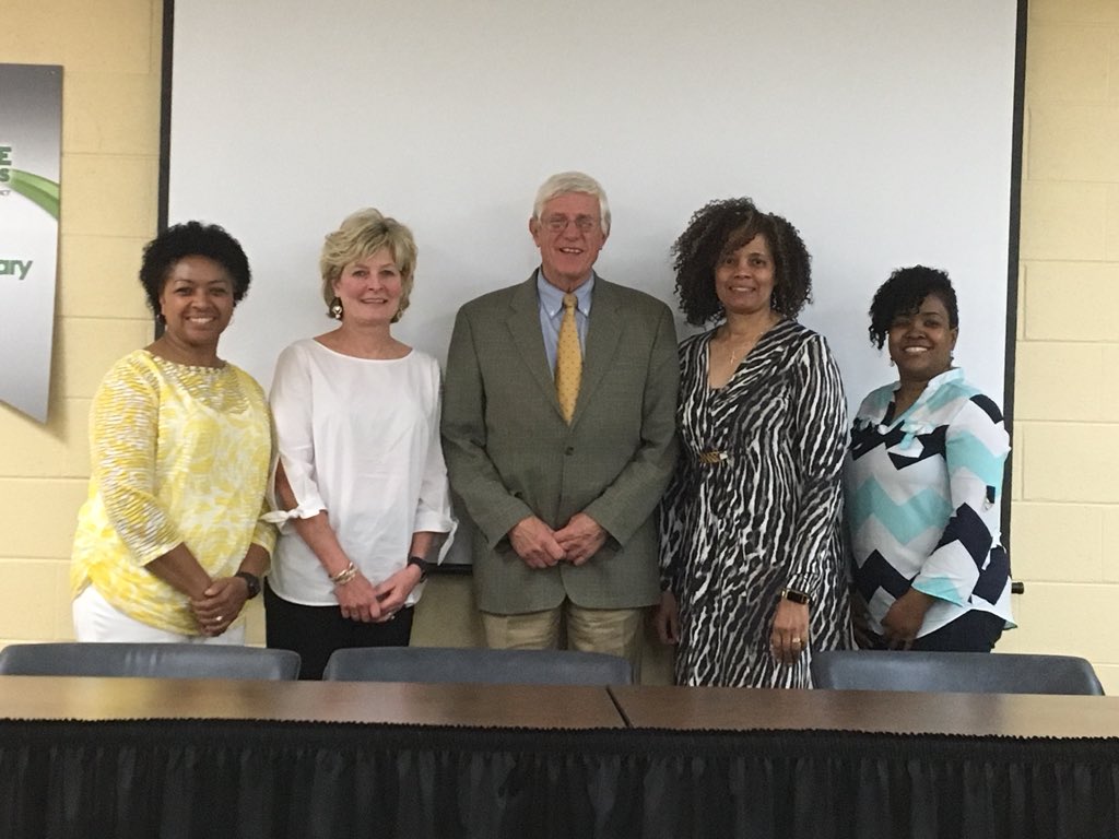 HolyGirl22's tweet photo. Our final face-to-face meeting with Dr. Hammond in Human Capitol &amp; Operations Management along with some of our mentors @LanceForman1 @hassell_joey @mseducator430 @HaywoodSchools @gfergie1 @TanP828 @LipscombCofEd What a great learning experience!!! https://t.co/MqynQjOo6D