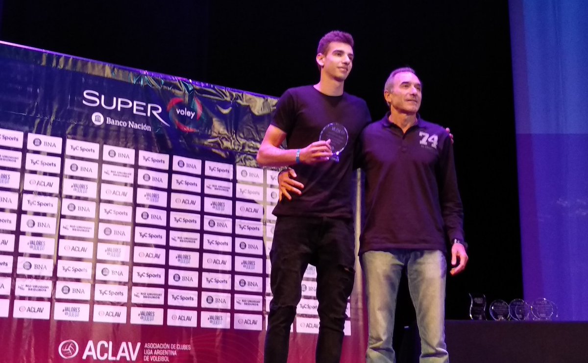 #GalaACLAV || 2DO MEJOR CENTRAL || <a href="/AgusLoser/">Agustin</a> de <a href="/CiudadVoley/">Ciudad Voley</a> || Miralo en <a href="/TyCSportsPlay/">TyC Sports Play</a> 👉 bit.ly/2HDjqX1