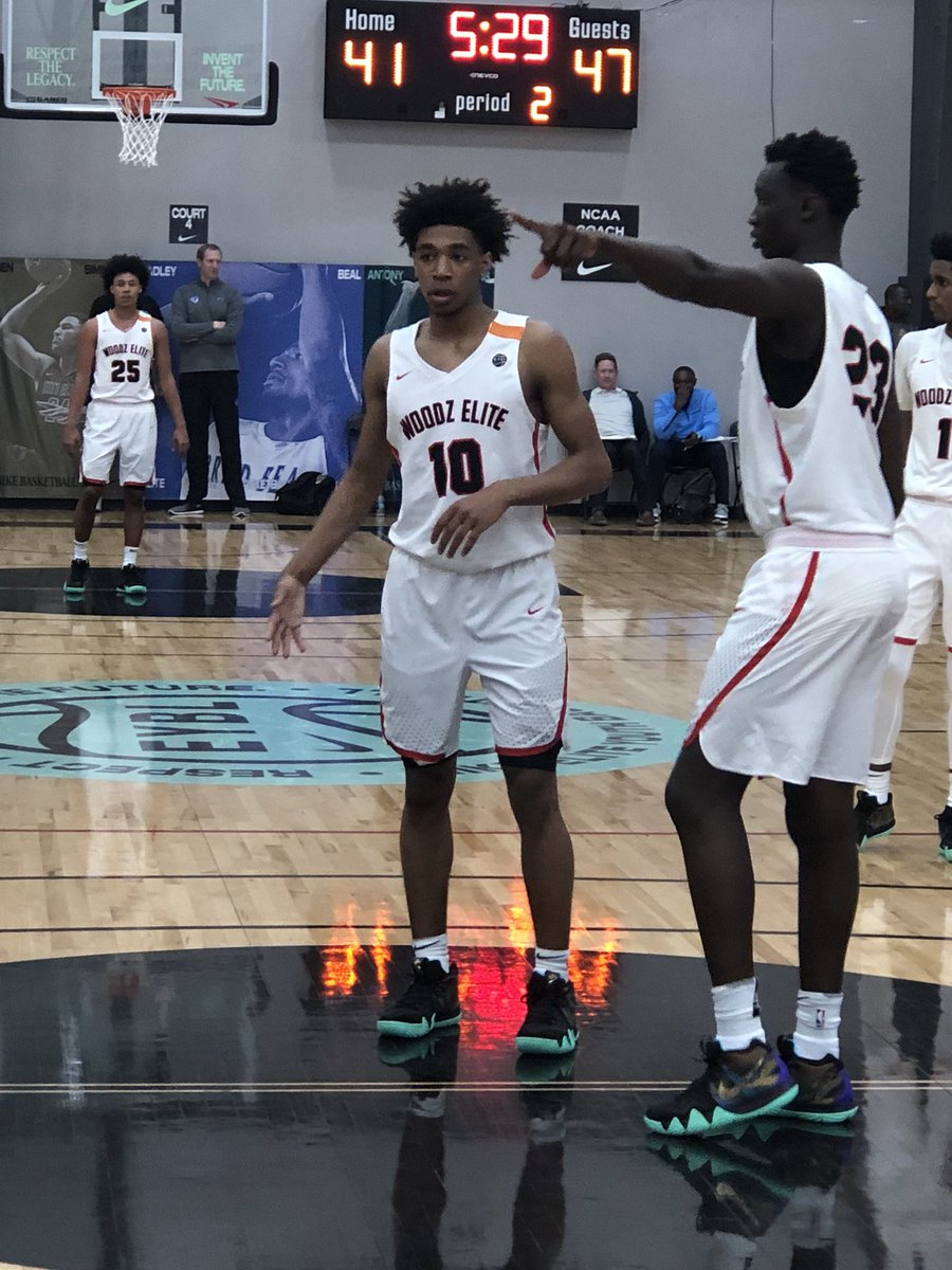 woodzelitebball's tweet photo. Woodz Elite 17U continues to fight back. https://t.co/M56BJ1DgvK