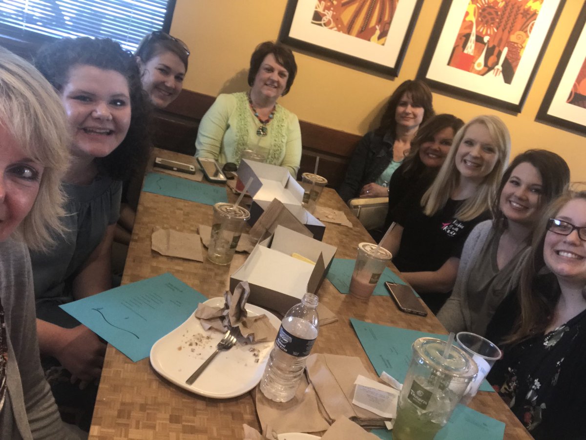 TraciBlackburnB's tweet photo. Spring Advisory Meeting @panerabread with this great group! @ThinkCTE @BradleySchools @WalkerValleyHS @BradleyCentral #TAP @angkersey https://t.co/AcFviO7MsM