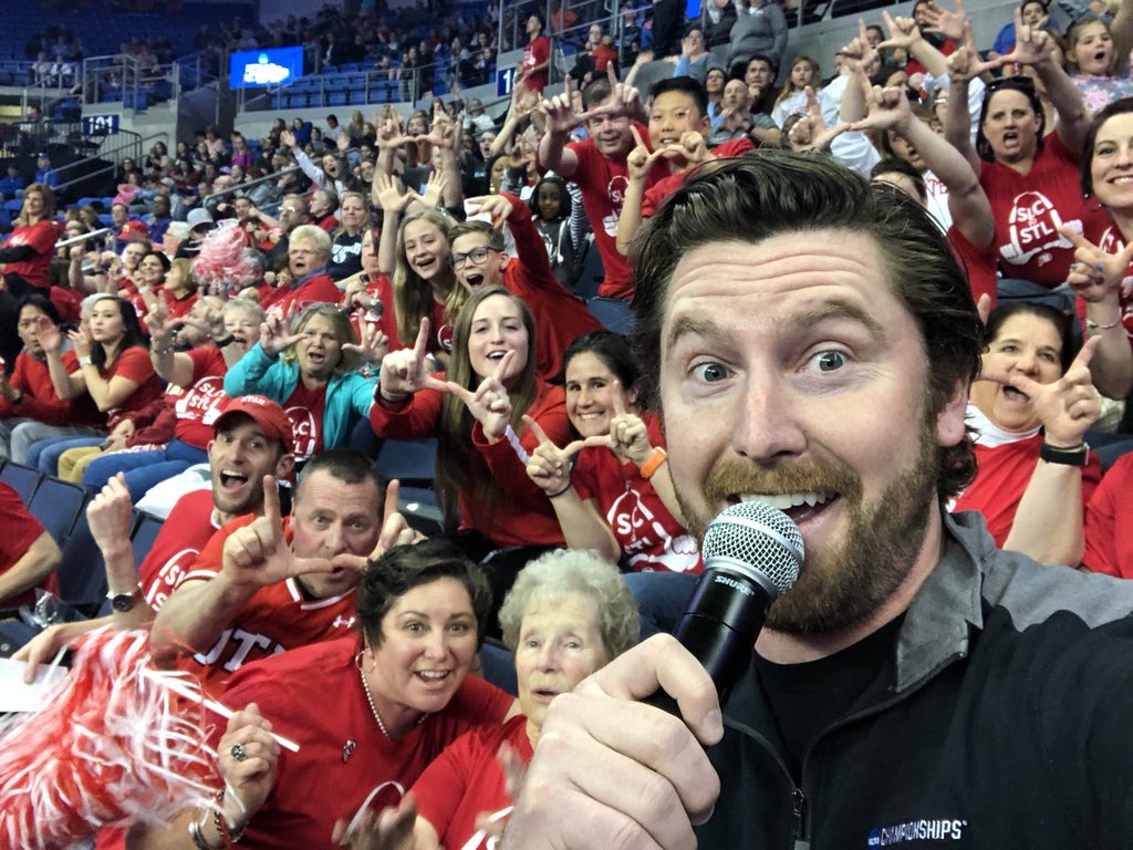 ScottyMacRuns's tweet photo. #NCAAGym #EmceeSelfie https://t.co/6LNuLWqnQa