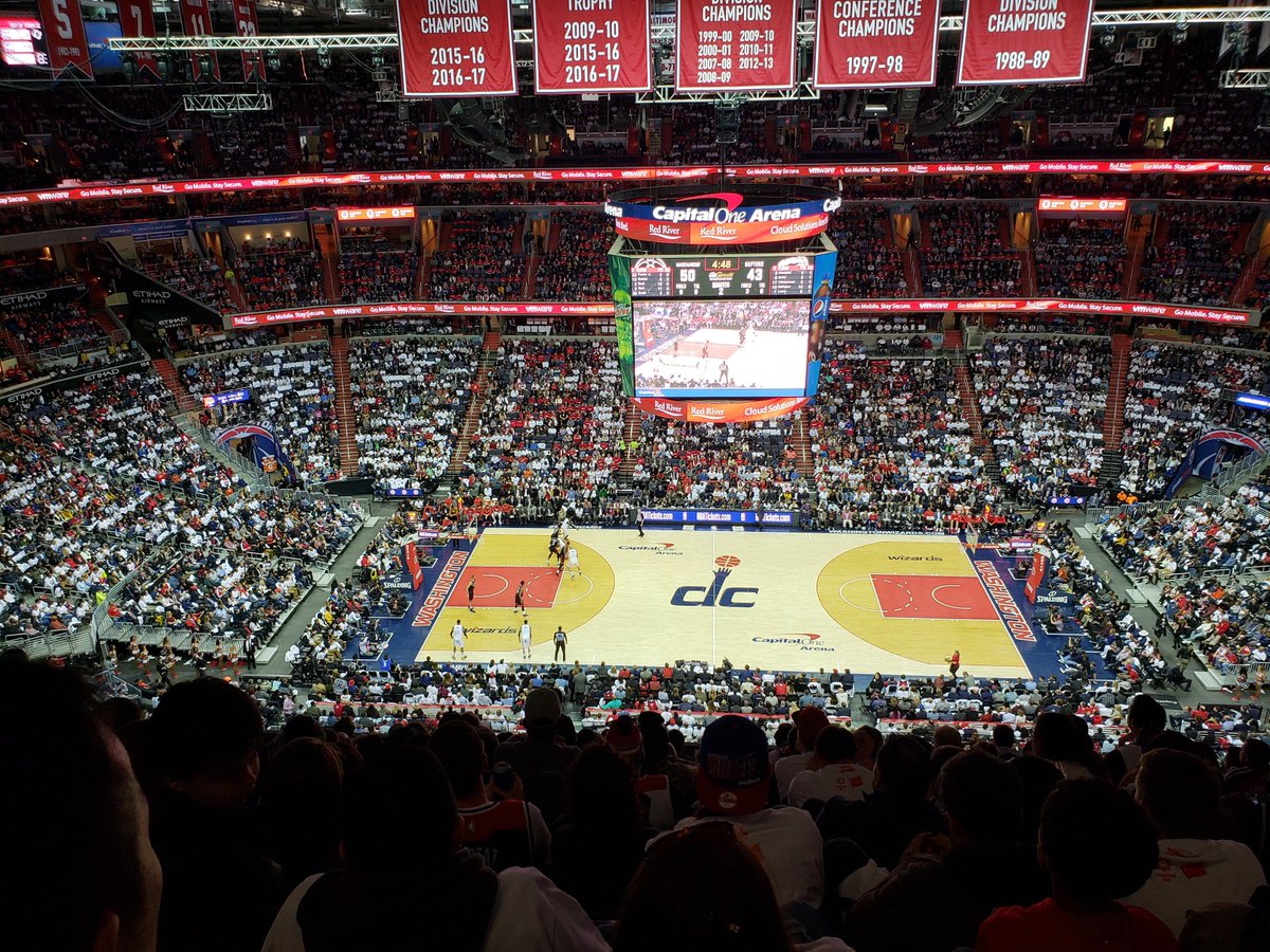 straightcache's tweet photo. @glennconsor @davejsports they need  to pump the #radioparty into the arena! https://t.co/r9DfBdB9nh